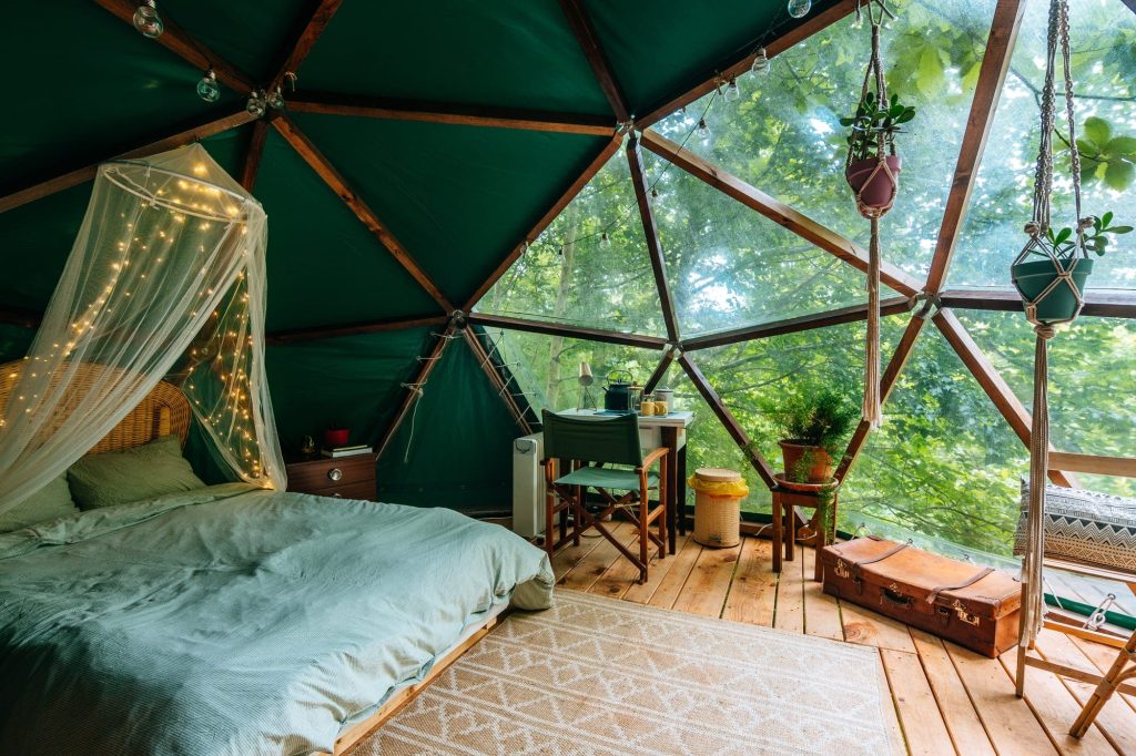 Gorbea Spain. 4th july 2021 inside a dome tent in the forest — Stock Editorial Photography