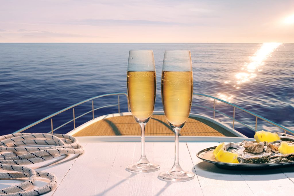 Sunset. Exotic country voyage. Champagne flutes glasses on deck of luxury cruise ship during honeymoon holidays. Love, travel, vivid impressions. Design for wallpaper, poster — Photo