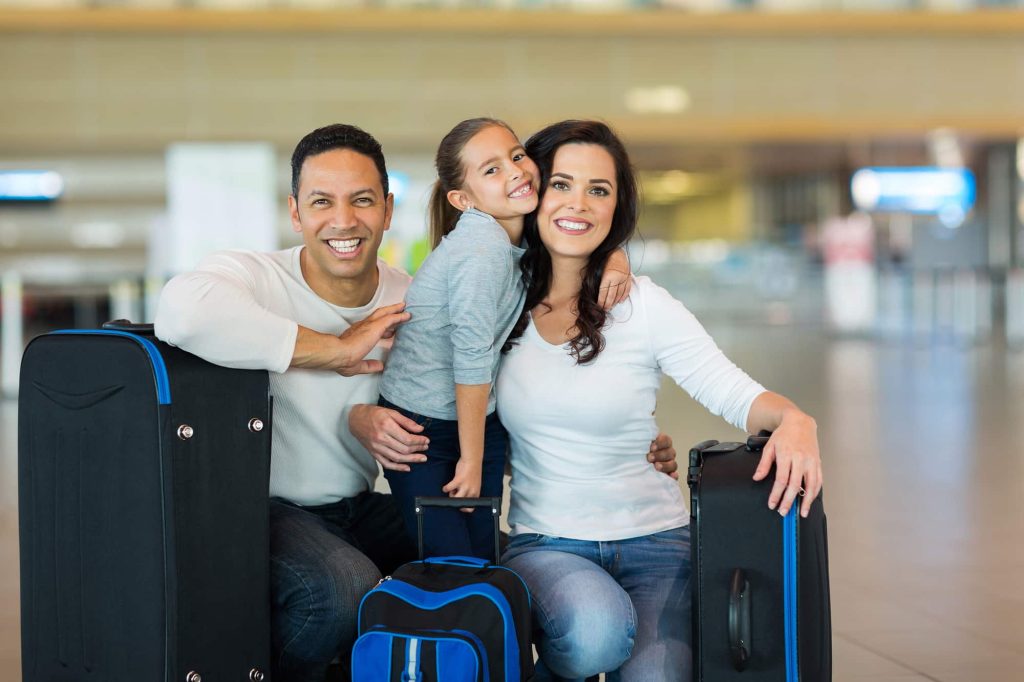 Family at airport — Photo