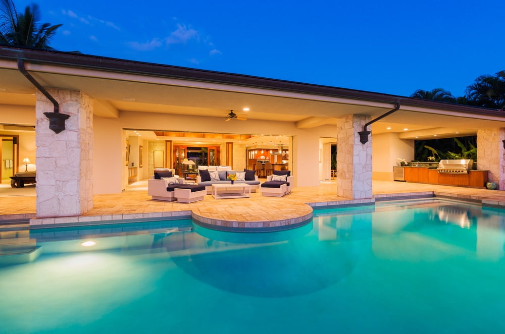 Luxury Villa with Pool at Sunset — Photo