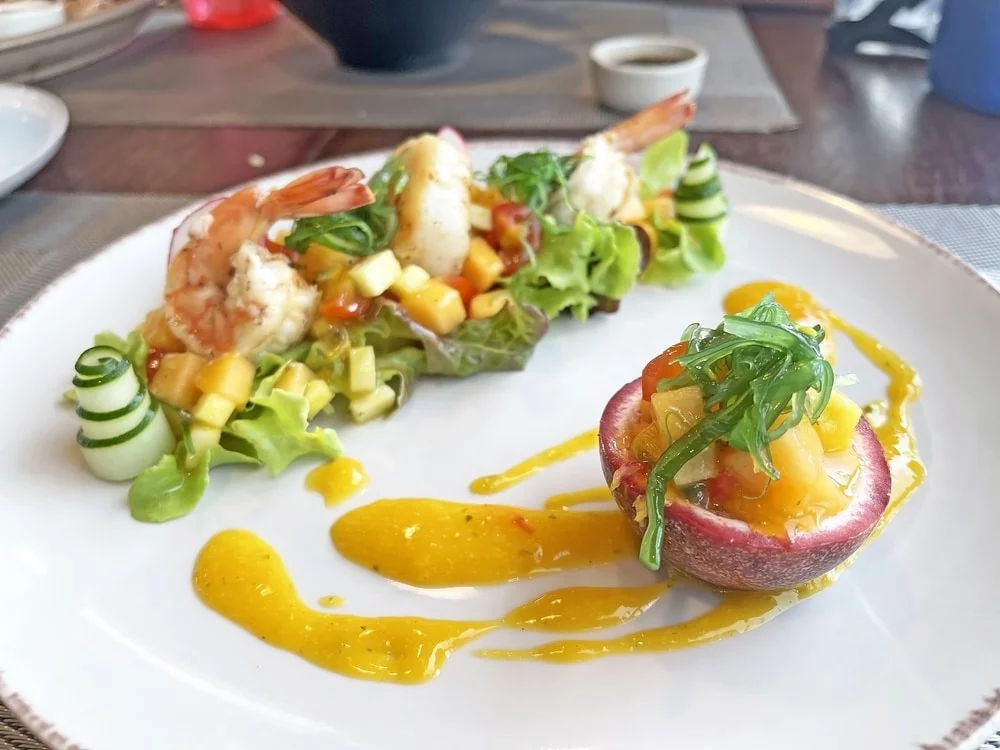 Seafood salad with mango, Wakame and vegetables, dressing with passion fruits salad dressing. Selective focus